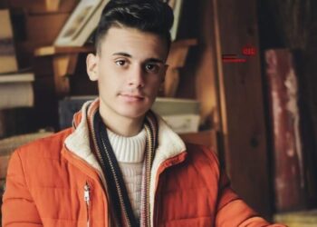 القفص الذهبي الصدأ