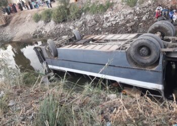 إصابة ١٤ عامل من مصنع سكر ارمنت أثر انقلاب الاتوبيس في ترعه بقرية الرياينه.