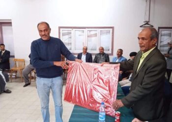 تكريم قائد برتبة انسان لبلوغه سن التقاعد بادارة ارمنت التعليمية