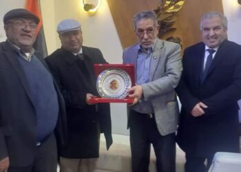 فرع ادارة المطبوعات والمصنفات الفنية بالمنطقة الشرقية ومؤسسة برنيق للصحافة والإعلام تكرم المشير خليفة حفتر