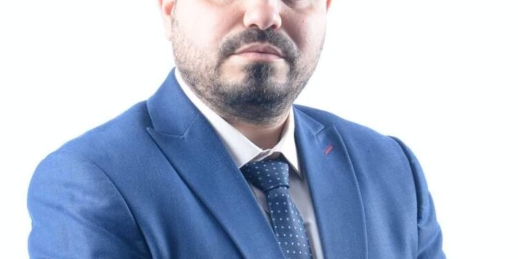 قمر يكسوه قيد.. بقلم عبدالكريم حفيان