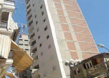 ميل أحد العقارات مكون من 3 طوابق فى ميدان العارف بسوهاج