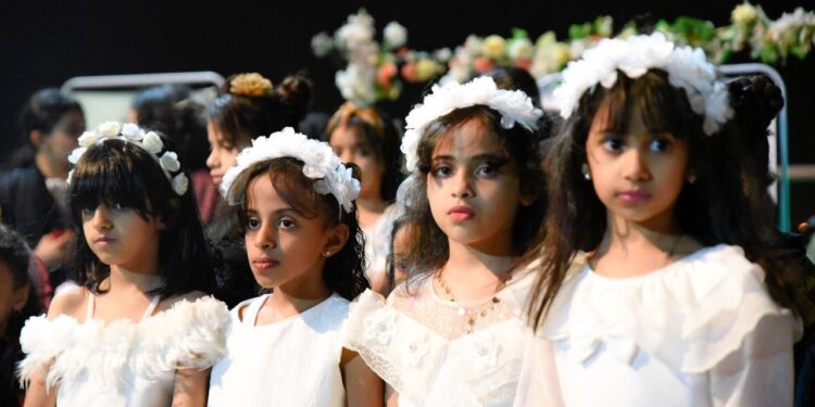 فريق بسمة عطاء التطوعي يزور أيتام أحد المسارحة