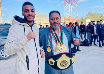ثانوية الوحدة الوطنية يستقبل احد طالب الثانوية المتحصل حزام  الإحتراف  ببطولة  العالم كيك بوكسنج