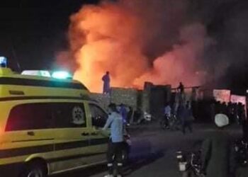 حريق بورشة دوكو بالاقصر والنيران تلتهم السيارات والمنازل