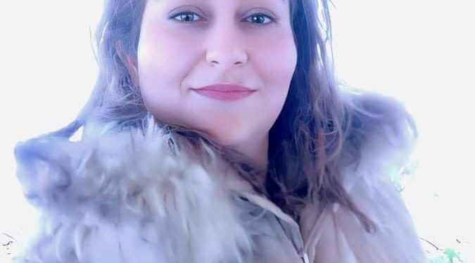 مهاجرة في غابة من ضوء المطر