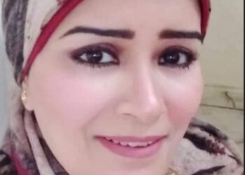 ومكسوره في قلبي حاجات