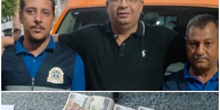 طاقم إسعاف بالاقصر يعيد نصف مليون امانه لمصاب في حادث سير  الصحراوي الغربي .