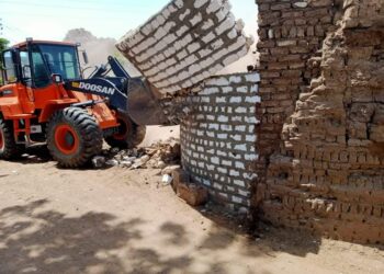 الوحدة المحلية لمركز ومدينة أرمنت تشن حملة مكبرة لإزالة التعديات