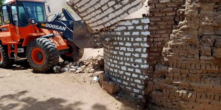 الوحدة المحلية لمركز ومدينة أرمنت تشن حملة مكبرة لإزالة التعديات