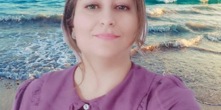 تعال وسافر،، ،الشاعرة …دنياس