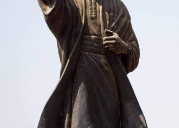 بعيني رأيت ذئباً يحلب نملة ويشرب منها رائق اللبن