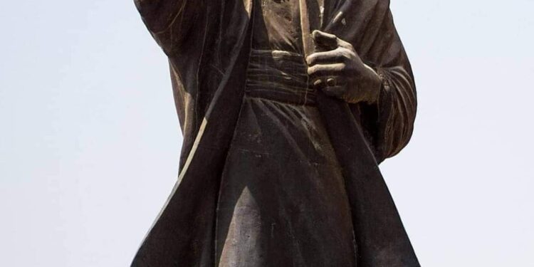 بعيني رأيت ذئباً يحلب نملة ويشرب منها رائق اللبن