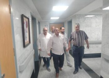 عمر يستقبل نقيب اطباء الأقصر والوفد المرافق له بمستشفي الكرنك الدولي