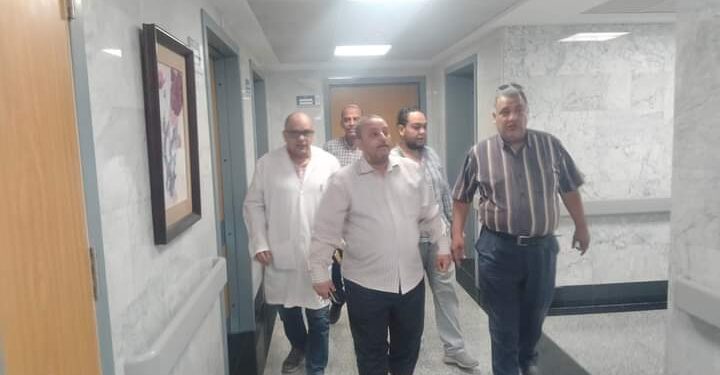 عمر يستقبل نقيب اطباء الأقصر والوفد المرافق له بمستشفي الكرنك الدولي