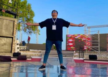 محمدكردي ميدو يقدم عرض ستانداب كوميدي يثير الجدل تقرير دعاء وعل