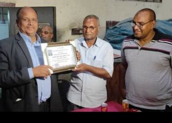 سكر ارمنت يكرم العامل المثالي لبلوغه سن التقاعد