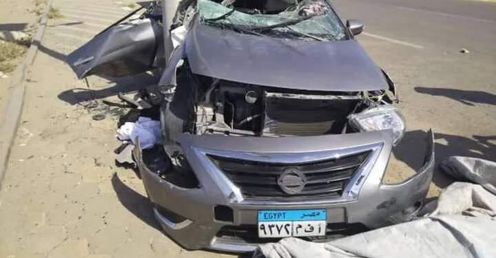 انقلاب سيارة ملاكي بالصحراوي الغربي وفصل رأس قائدها عن جسده