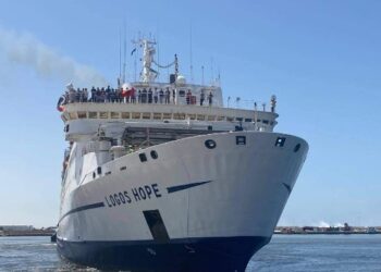 مغادرة السفينة العائمة ” لوغوس هوب” ميناء بنغازى