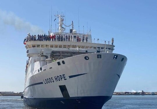 مغادرة السفينة العائمة ” لوغوس هوب” ميناء بنغازى