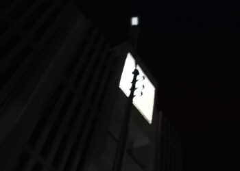  ظلام قرية السلام بأرمنت وحرمانها من الاضاءة والهواء.