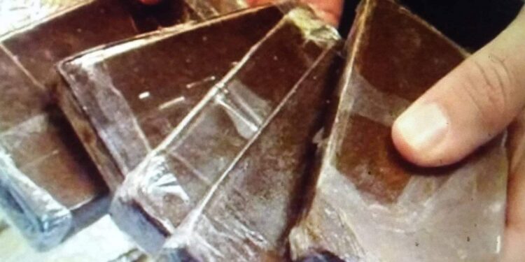 ب”6″ طرب حشيش سلطانة الكيف في قبضة المباحث بجرجا سوهاج