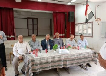 إدارة ارمنت التعليمية بكل كوادرها تكرم سيد لبلوغه سن التقاعد.