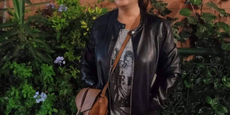 وحيدة أمضي…بقلم الشاعرة تورية لغريب