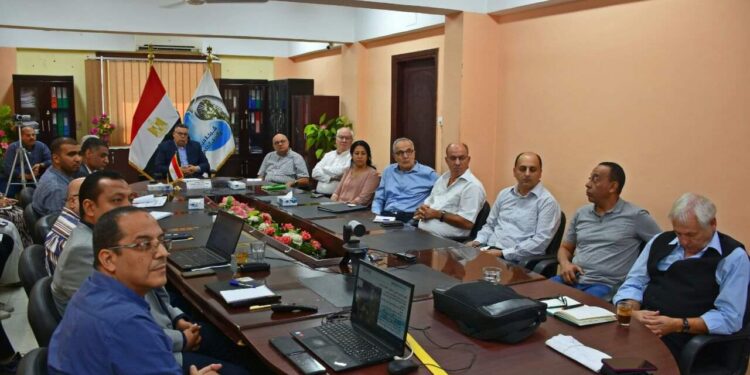 شركة مياه الشرب بالأقصر تبدأ عملية التحول الرقمى لمنظومة القراءة والتحصيل