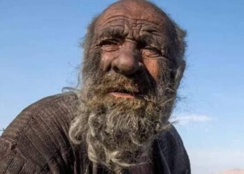 وفاة “الرجل المكنّى “عمو حاجي” الذي لم يستحم على مدى أكثر من نصف قرن في إيران