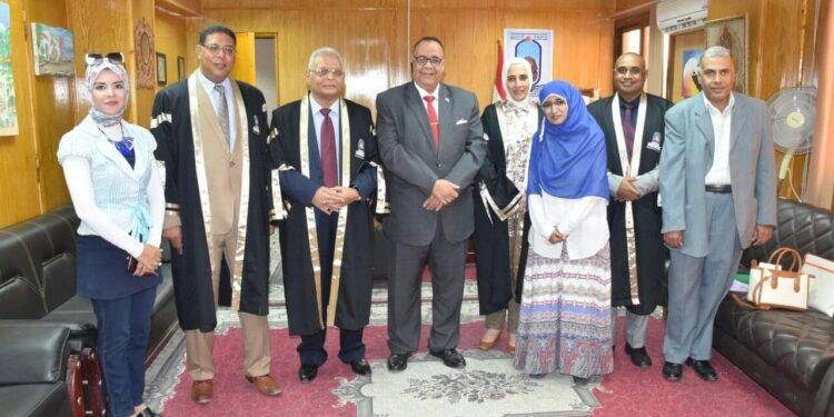 جامعة الأقصر تمنح مرتبة الشرف الأولى لرسالة دكتوراة لباحثة بكلية الآثار