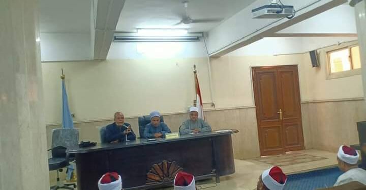 أوقاف الاقصر تعقد ثانى اللقاءات الحواريه مع الائمه بخصوص قضيه المناخ