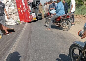 انقلاب سياره نقل علي الزراعي اسوان القاهره بأرمنت ولا خسائر في الارواح.