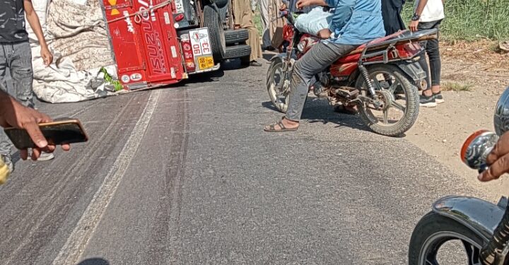 انقلاب سياره نقل علي الزراعي اسوان القاهره بأرمنت ولا خسائر في الارواح.