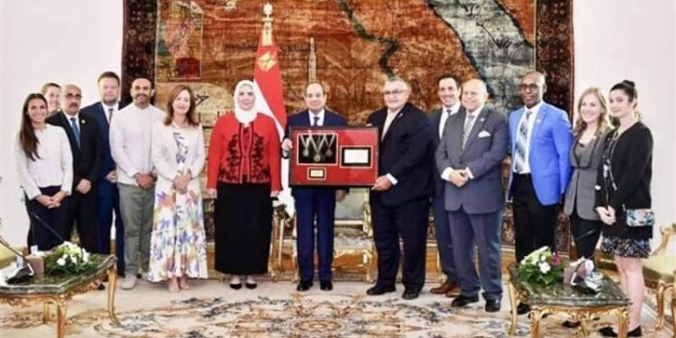 محافظ أسوان يهنئى الرئيس السيسى لإهداؤه جائزة اللجنة الدولية للأولمبياد الخاص