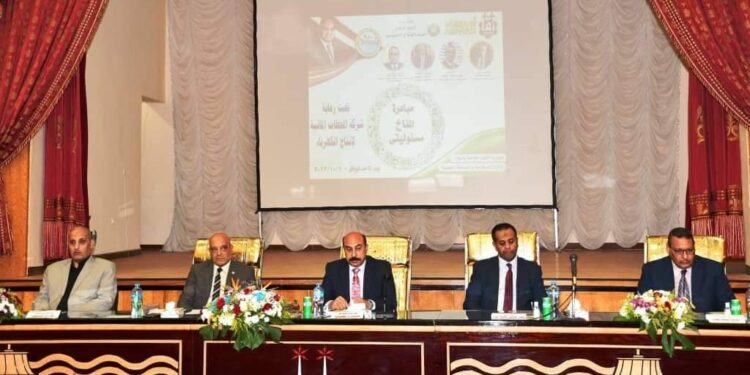محافظ أسوان يشهد إنطلاق فعاليات مبادرة ” المناخ مسئوليتى” بمركز تدريب شركة المحطات المائية بصحارى