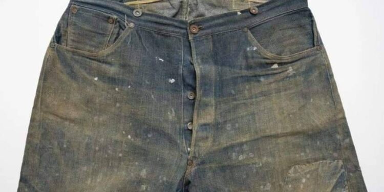 صدق أو لا تصدق..بنطلون جينز عمره 140عاما بسعر خيالى
