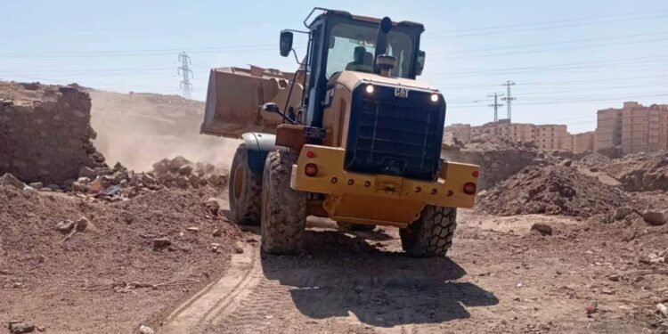 محافظ أسوان : حملة لإزالة التعديات بمناطق التجاريين