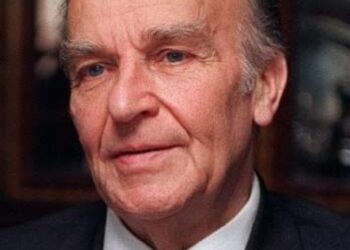 من هو علي عزت بيغو فيتش ولماذا سمي بهذا الإسم وابرزمحطات حياته