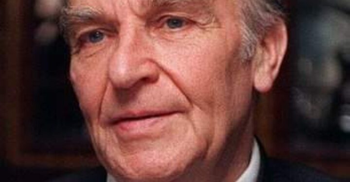 من هو علي عزت بيغو فيتش ولماذا سمي بهذا الإسم وابرزمحطات حياته