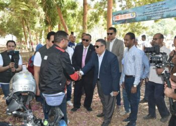 جامعة الأقصر تشارك في فعاليات غرس 100 شجرة اهداء للدول المشاركة في قمة المناخ بالغابة