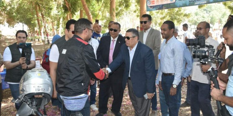 جامعة الأقصر تشارك في فعاليات غرس 100 شجرة اهداء للدول المشاركة في قمة المناخ بالغابة