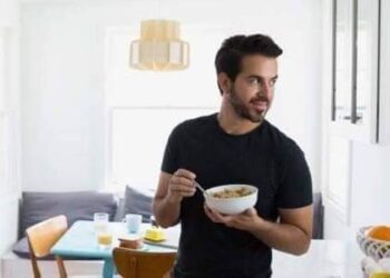 على عكس المتوقع 4أطعمةتجنب تناولها على معدة فاضية بقلم أسامة خليل مصر