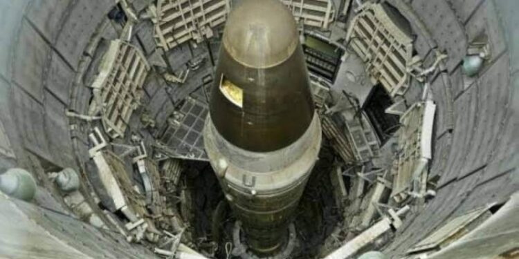 أمريكا تبعث رسالة نووية إلى كوريا الشمالية بقلم أسامة خليل