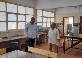 رئيس مدينة الطود بالأقصر يتفقد عددا من المدارس للاطمئنان على انتظام العملية التعليمية