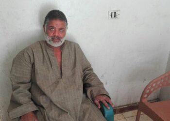 فصل عامل نظافة عن عمله بمدينة الأقصر بعد 16عام خدمة معايا 5عيال اروح فين بعد السن ده 