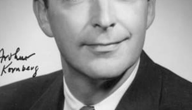 تعرف على مكتشف ألية التخليق البيولوجي للحمض النووي منقوص الأوكسجينDNA