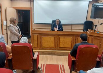 رئيس جامعة الأقصر يشهد فعاليات الندوة التثقيفية للتوعية بمخاطر التغيرات المناخية على الصحة العامة