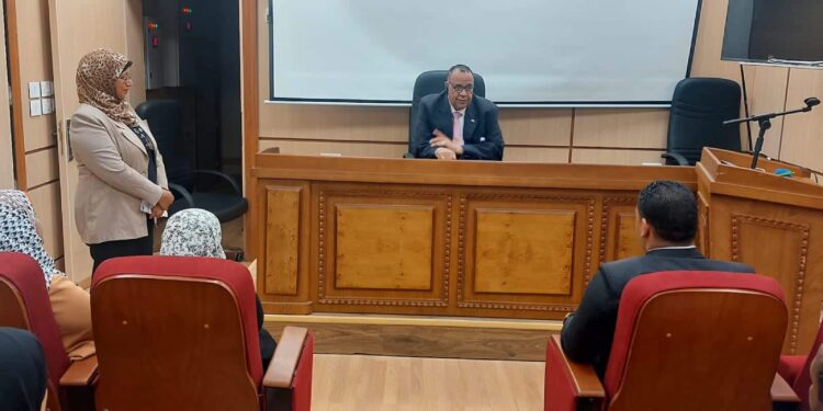 رئيس جامعة الأقصر يشهد فعاليات الندوة التثقيفية للتوعية بمخاطر التغيرات المناخية على الصحة العامة