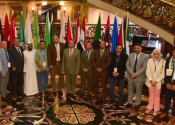 نائب محافظ الاقصر يلتقى بالشباب المشاركين فى سفينة النيل للشباب العربى